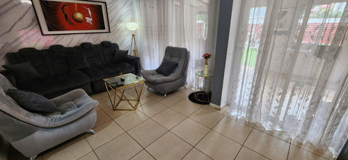 Casa De 3 Pisos En Condominio Con 5 Dormitorios/ Guanaco Nor