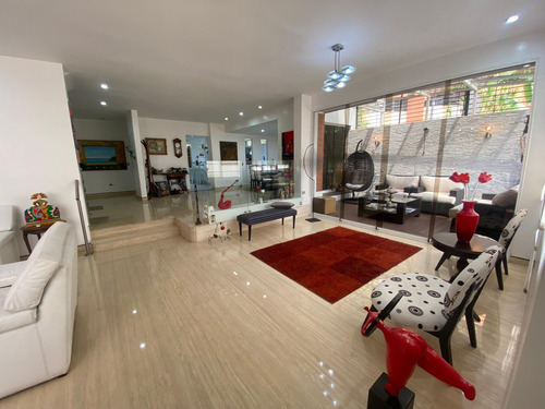 Town House En Venta. Urb. Santa Eduvigis