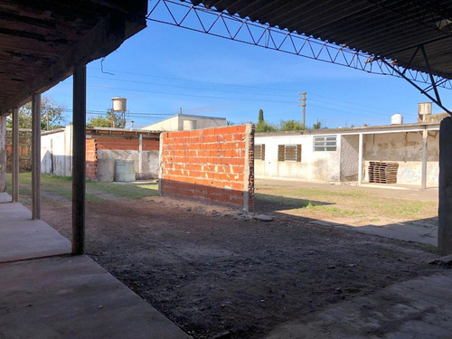 Imagen 2 de 6 de Galpón En Alquiler En Tolosa