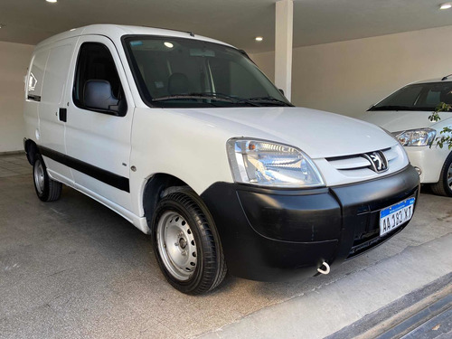 Imagen 3 de 12 de Peugeot Partner 2016 1.6 Hdi Furgon Confort