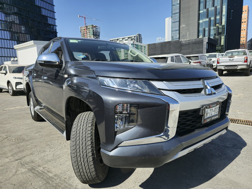 Mitsubishi L200 2.4 Cabina Doble 4x2 Mt