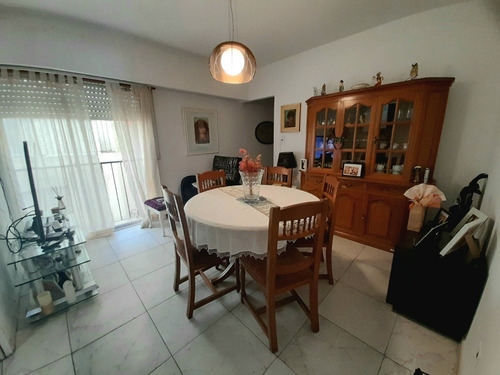 Imagen 4 de 15 de Muy Buen Dpto 2 Amb Al Frente Con Balcon. Excelente Ubicacion. Venta Directa!!!!!