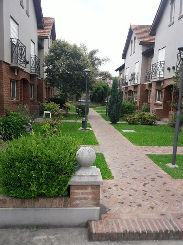 Triplex En Venta Village Muñiz 4 Ambientes C/ 2 Baños Cochera Condominio Piscina