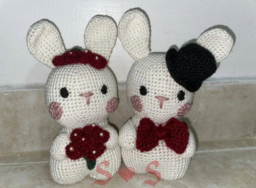 Pareja De Conejos Tejidos Crochet Animales Peluches