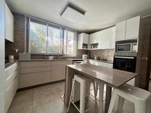 Excelente Casa Mediterránea Interior, Condominio Los Bravos