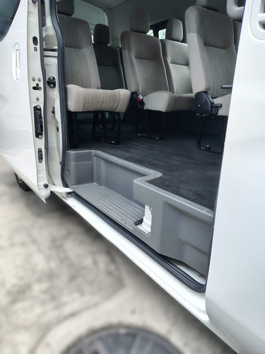 Nissan Urvan 2.5 15 Pas Amplia Aa Mt