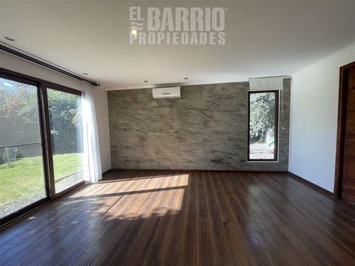 Casa En Arriendo De 4 Dorm. En Colina