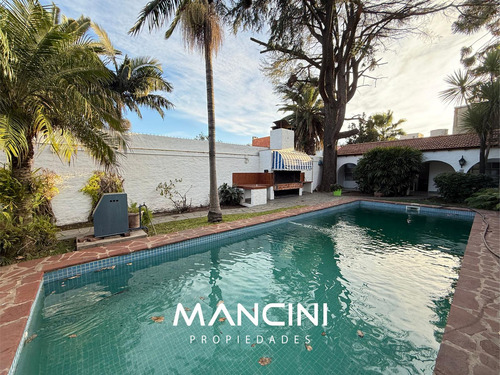 Apto Crédito - Casa En Venta De 5 Ambientes Con Cochera, Quincho Y Piscina - Villa Ballester