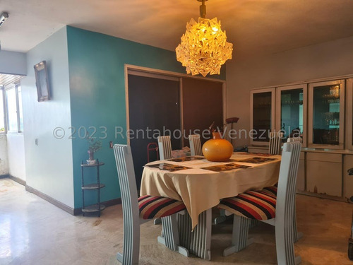 Pent House En Venta De 2 Niveles, Con Amplios Y Ventilados Espacios En San Bernardino, 25-4833