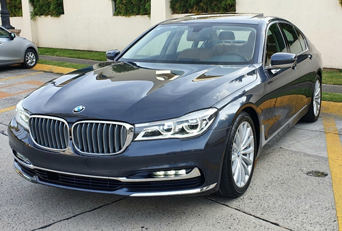 Imagen 3 de 14 de Seminuevo Bmw 740i Excellence 2016