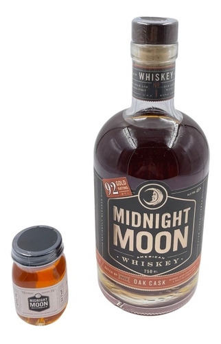 Imagen 5 de 10 de Pack Regalo Whisky Midnight Moon Oak Cask + 50ml Apple Pie