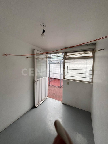 En 2do Piso, A 2 Calles De Parque San Lorenzo