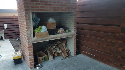 Imagen 7 de 21 de Casa En Piriapolis Para 6 Con Aire Acondicionado Baño A Nuevo, Parrillero Techado Iluminado, A 1 Cuadra De La Rambla Cerca Del Puerto