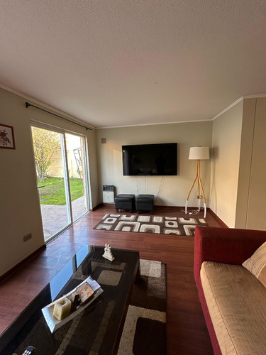 Casa Con Vista Despejada Frente Al Parque En Condominio