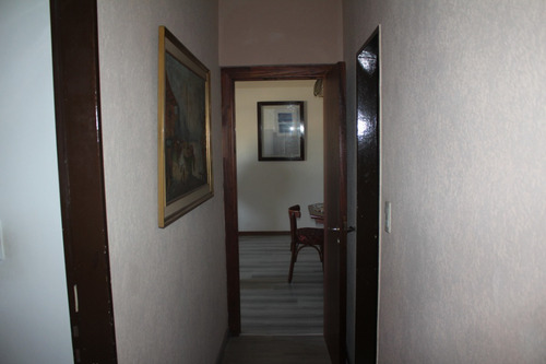 Imagen 19 de 19 de Departamento De 4 Ambientes Totalmente Reciclado A La Calle Con Balcón Saliente.
