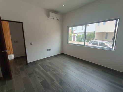 Casa En Venta Con Alberca Privada Y Una Sola Panta En Par Vial Jiutepec Morelos