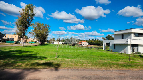 Venta Lote. Apto Crédito. Las Casuarinas, Pilar Del Este.