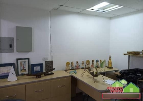 Oficina En Venta En Porlamar Calle El Colegio