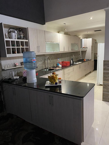 Imagen 3 de 16 de Permuta - Excelente Casa De 4 Ambientes En Venta - Moron
