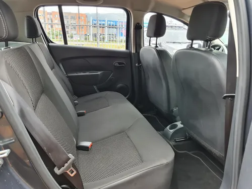 Renault Sandero Expression 1.6cc MT AA 4X2