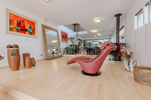 Casa En Venta De 5 Dorm. En Sector La Reserva Chicureo