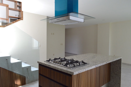 Casa Con Recámara En Planta Baja, Para Estrenar, Argenta Residencial En Zapopan