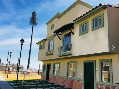 En Venta Casa En Real Solare, Estilo Californiano, 3 Recamaras, 2.5 Baños, Linda