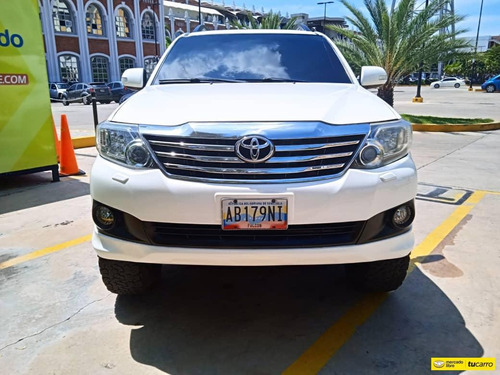 Imagen 2 de 9 de Toyota Fortuner Sr