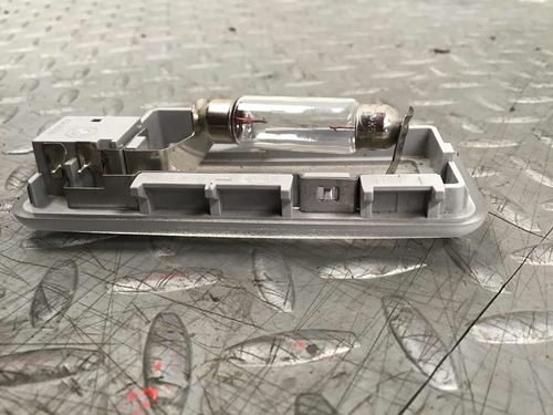 Luz Cortesía Del Der Bmw 320 I Aut V6 2.2 98/2007 (Usado)