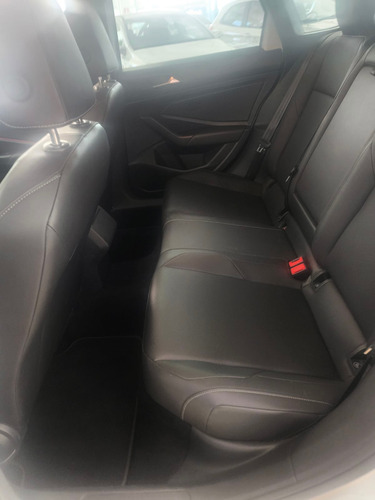Volkswagen Jetta 1.4 R-line 250 Tsi Flex Aut. 4p