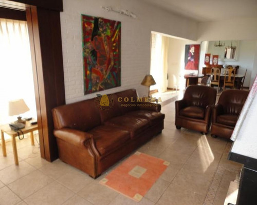 Venta Y Alquiler Temporario De Gran Casa En Pinares A Una Cuadra De La Playa- Ref: 4176
