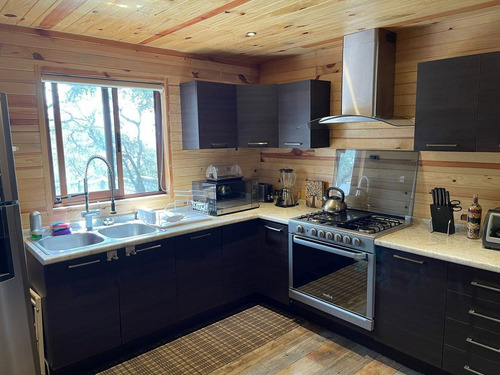 Se Vende Cabaña Estilo Californiana En Amealco, Terreno 4,400 M2, Super Lujo !