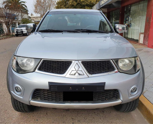 Imagen 2 de 13 de Mitsubishi L200 2014 2.5 Cd 4wd High-power Di-d At5 Cuero