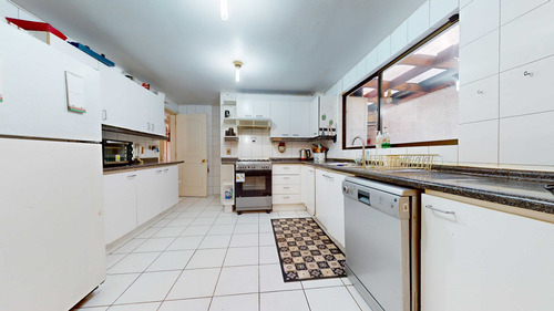 200 M2 Y Piscina (64308)