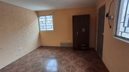 Casa En Venta De 1 Dorm. En El Bosque