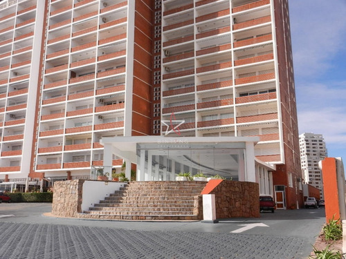 Local Comercial, Peninsula ,mansa, Punta Del Este, Venta Y Alquiler- Ref: 196