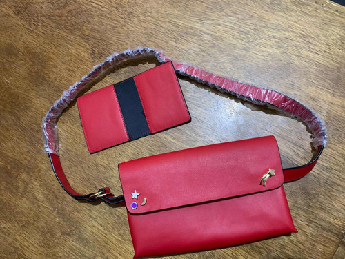 Cartera A La Cadera De Cuero Con Tarjetero.