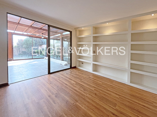 Casa En Venta San Carlos De Apoquindo/ U. Andes