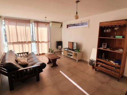Imagen 4 de 12 de Piaggio Y Maipu, Departamento De Un Dormitorio, Con Patio - En Pleno Centro !