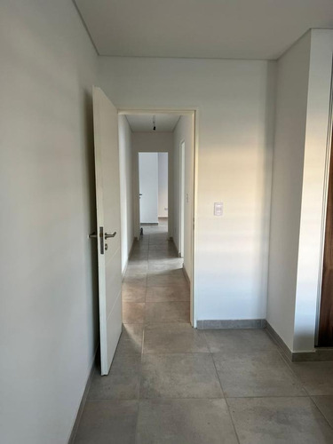 Imagen 10 de 24 de Casa - Ituzaingó Norte 4 Amb En Venta Casa Americana A Nuevo Sobre Lote Propio