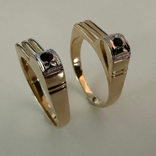Par De Anéis Em Ouro 18k,um Com Esmeralda E Outro Comrubi. (Usado)