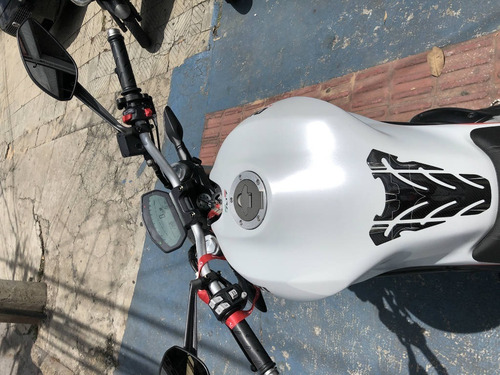 Imagem 7 de 10 de Ducati