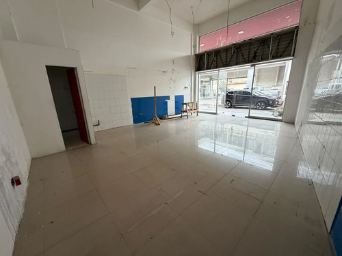 Local Comercial En Independencia (plaza Chacabuco)