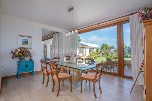 Venta Preciosa Casa Muy Bien Ubicada En Marbella