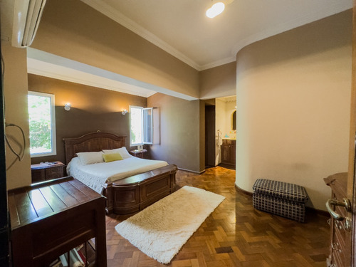 Casa Ecléctica En Zona Céntrica: Estilo, Confort Y Seguridad Para Tu Familia
