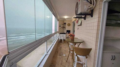Imagem 2 de 12 de Lindo Apartamento De Frente Para O Mar Com Varanda Gourmet