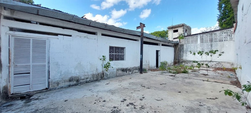Bodega Comercial Con Amplio Patio De Maniobras ,en El Centro De Merida