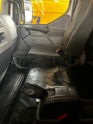 Volvo Vm 270 6x2 Com Baú Ano 2016