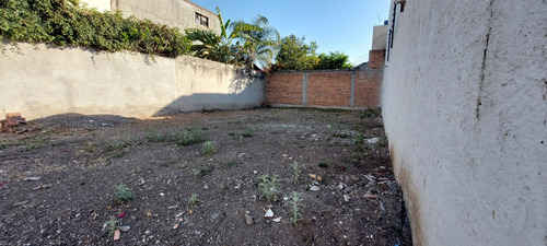Terreno En Venta En Colonia Las Plazas, Irapuato, Gto.