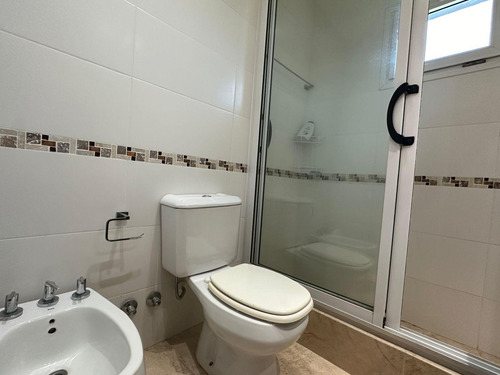Casa En Venta - 5 Dormitorios 5 Baños - Pinamar